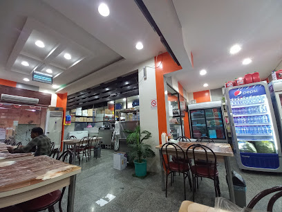 مطعم نيو دور - المبرز - +966 55 875 2468