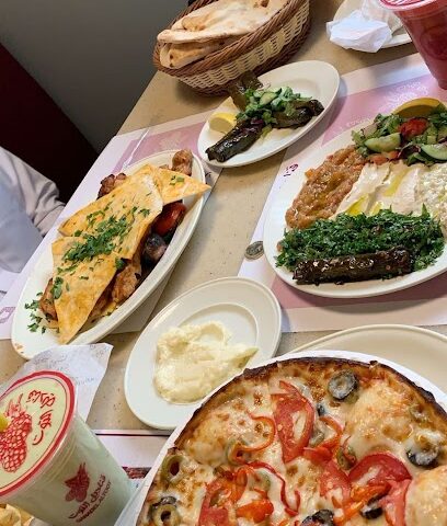 مطعم قناديل التوت - أبها - +966 17 240 4442
